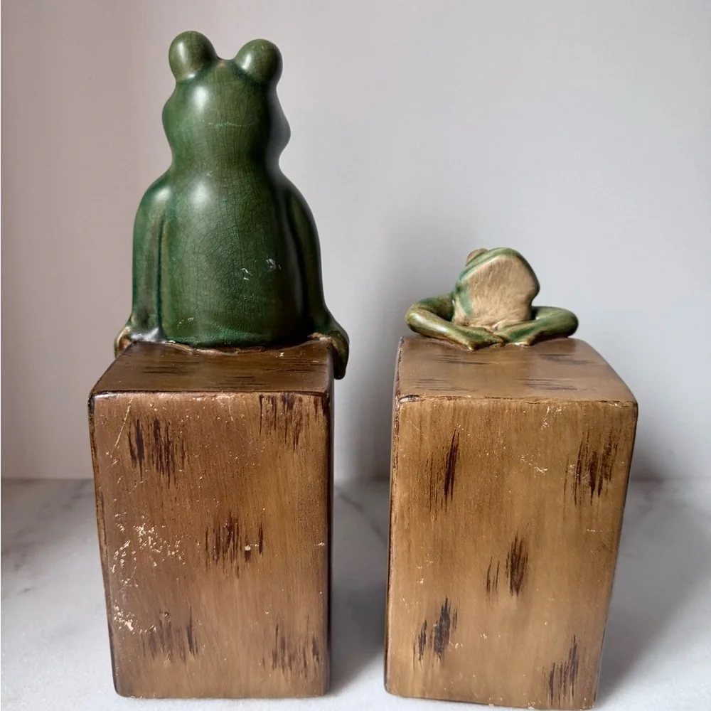 Charming Frog Bookends - Green and Brown